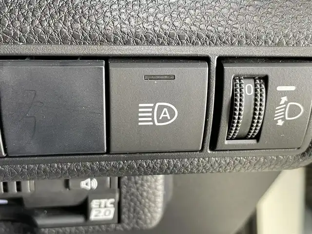 トヨタ カローラツーリング ハイブリッド ダブルバイビー 岩手県 2021(令3)年 8.8万km ホワイトパールクリスタルシャイン ４WD/ヘッドアップディスプレイ/トヨタセーフティセンス/プリクラッシュセーフティ/レーダークルーズコントロール/レーントレーシングアシスト/オートマチックハイビーム/ブラインドスポットモニター/リヤクロストラフィックアラート/クリアランスソナー/横滑り防止装置/オートブレーキホールド/前席シートヒーター/ステアリングヒーター/AC100V1500Wアクセサリーコンセント/純正ディスプレイオーディオ/ナビゲーション機能/フルセグTV/CD・DVDデッキ/バックカメラ/ETC2.0/ドライブレコーダー/LEDヘッドランプ/純正１７インチアルミホイール