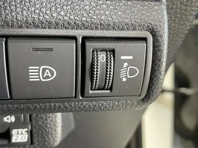 トヨタ カローラツーリング ハイブリッド ダブルバイビー 岩手県 2021(令3)年 8.8万km ホワイトパールクリスタルシャイン ４WD/ヘッドアップディスプレイ/トヨタセーフティセンス/プリクラッシュセーフティ/レーダークルーズコントロール/レーントレーシングアシスト/オートマチックハイビーム/ブラインドスポットモニター/リヤクロストラフィックアラート/クリアランスソナー/横滑り防止装置/オートブレーキホールド/前席シートヒーター/ステアリングヒーター/AC100V1500Wアクセサリーコンセント/純正ディスプレイオーディオ/ナビゲーション機能/フルセグTV/CD・DVDデッキ/バックカメラ/ETC2.0/ドライブレコーダー/LEDヘッドランプ/純正１７インチアルミホイール