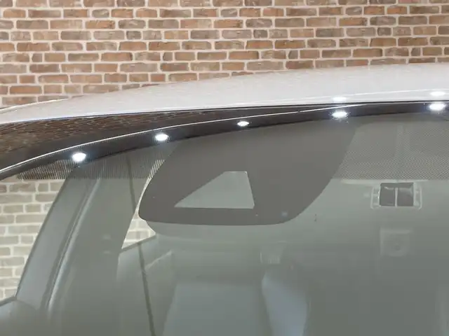 トヨタ カローラツーリング ハイブリッド ダブルバイビー 岩手県 2021(令3)年 8.8万km ホワイトパールクリスタルシャイン ４WD/ヘッドアップディスプレイ/トヨタセーフティセンス/プリクラッシュセーフティ/レーダークルーズコントロール/レーントレーシングアシスト/オートマチックハイビーム/ブラインドスポットモニター/リヤクロストラフィックアラート/クリアランスソナー/横滑り防止装置/オートブレーキホールド/前席シートヒーター/ステアリングヒーター/AC100V1500Wアクセサリーコンセント/純正ディスプレイオーディオ/ナビゲーション機能/フルセグTV/CD・DVDデッキ/バックカメラ/ETC2.0/ドライブレコーダー/LEDヘッドランプ/純正１７インチアルミホイール