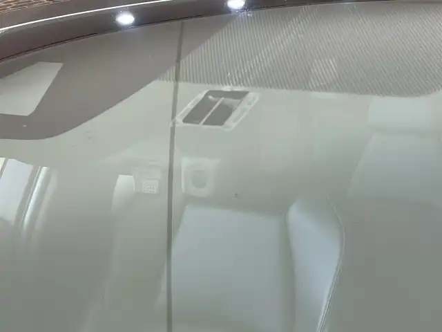 トヨタ カローラツーリング ハイブリッド ダブルバイビー 岩手県 2021(令3)年 8.8万km ホワイトパールクリスタルシャイン ４WD/ヘッドアップディスプレイ/トヨタセーフティセンス/プリクラッシュセーフティ/レーダークルーズコントロール/レーントレーシングアシスト/オートマチックハイビーム/ブラインドスポットモニター/リヤクロストラフィックアラート/クリアランスソナー/横滑り防止装置/オートブレーキホールド/前席シートヒーター/ステアリングヒーター/AC100V1500Wアクセサリーコンセント/純正ディスプレイオーディオ/ナビゲーション機能/フルセグTV/CD・DVDデッキ/バックカメラ/ETC2.0/ドライブレコーダー/LEDヘッドランプ/純正１７インチアルミホイール