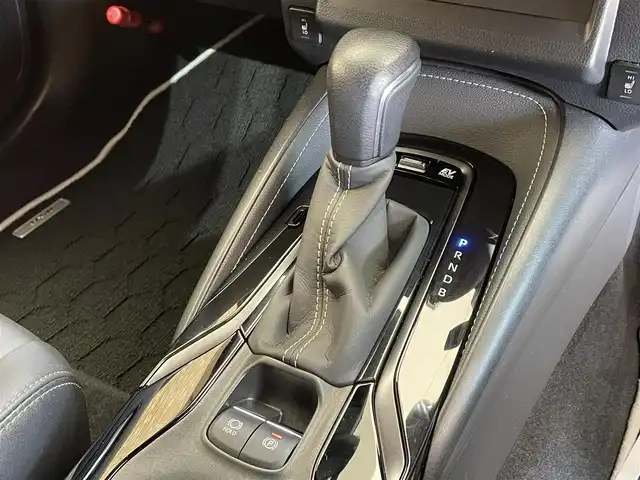 トヨタ カローラツーリング ハイブリッド ダブルバイビー 岩手県 2021(令3)年 8.8万km ホワイトパールクリスタルシャイン ４WD/ヘッドアップディスプレイ/トヨタセーフティセンス/プリクラッシュセーフティ/レーダークルーズコントロール/レーントレーシングアシスト/オートマチックハイビーム/ブラインドスポットモニター/リヤクロストラフィックアラート/クリアランスソナー/横滑り防止装置/オートブレーキホールド/前席シートヒーター/ステアリングヒーター/AC100V1500Wアクセサリーコンセント/純正ディスプレイオーディオ/ナビゲーション機能/フルセグTV/CD・DVDデッキ/バックカメラ/ETC2.0/ドライブレコーダー/LEDヘッドランプ/純正１７インチアルミホイール