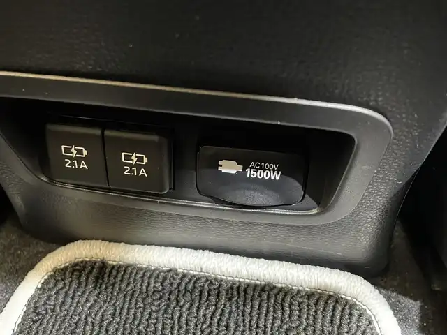 トヨタ カローラツーリング ハイブリッド ダブルバイビー 岩手県 2021(令3)年 8.8万km ホワイトパールクリスタルシャイン ４WD/ヘッドアップディスプレイ/トヨタセーフティセンス/プリクラッシュセーフティ/レーダークルーズコントロール/レーントレーシングアシスト/オートマチックハイビーム/ブラインドスポットモニター/リヤクロストラフィックアラート/クリアランスソナー/横滑り防止装置/オートブレーキホールド/前席シートヒーター/ステアリングヒーター/AC100V1500Wアクセサリーコンセント/純正ディスプレイオーディオ/ナビゲーション機能/フルセグTV/CD・DVDデッキ/バックカメラ/ETC2.0/ドライブレコーダー/LEDヘッドランプ/純正１７インチアルミホイール