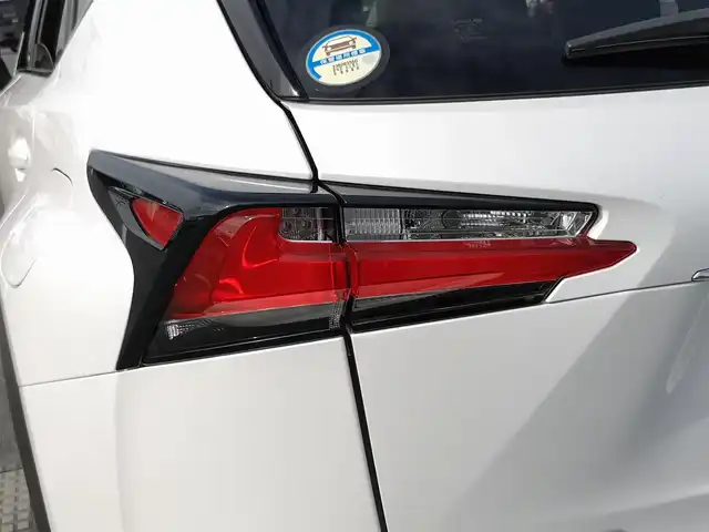 レクサス ＮＸ 200t バージョンL 茨城県 2016(平28)年 6.6万km ソニッククォーツ 純正ナビ/【AM・FM・CD・DVD・SD・USB・BT・VTR・AUX・TV】/サンルーフ/シートヒーター/エアシート/パワーシート/シートメモリ/ステアリングヒーター/100V電源/電動リアゲート/パドルシフト/レーダークルコン/ETC/Bカメラ/前後ドラレコ/ブレーキホールド/MTモード付AT/ステリモ