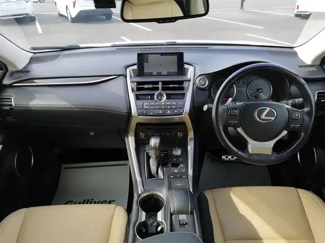 レクサス ＮＸ 200t バージョンL 茨城県 2016(平28)年 6.6万km ソニッククォーツ 純正ナビ/【AM・FM・CD・DVD・SD・USB・BT・VTR・AUX・TV】/サンルーフ/シートヒーター/エアシート/パワーシート/シートメモリ/ステアリングヒーター/100V電源/電動リアゲート/パドルシフト/レーダークルコン/ETC/Bカメラ/前後ドラレコ/ブレーキホールド/MTモード付AT/ステリモ