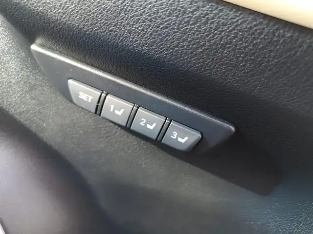 レクサス ＮＸ 200t バージョンL 茨城県 2016(平28)年 6.6万km ソニッククォーツ 純正ナビ/【AM・FM・CD・DVD・SD・USB・BT・VTR・AUX・TV】/サンルーフ/シートヒーター/エアシート/パワーシート/シートメモリ/ステアリングヒーター/100V電源/電動リアゲート/パドルシフト/レーダークルコン/ETC/Bカメラ/前後ドラレコ/ブレーキホールド/MTモード付AT/ステリモ