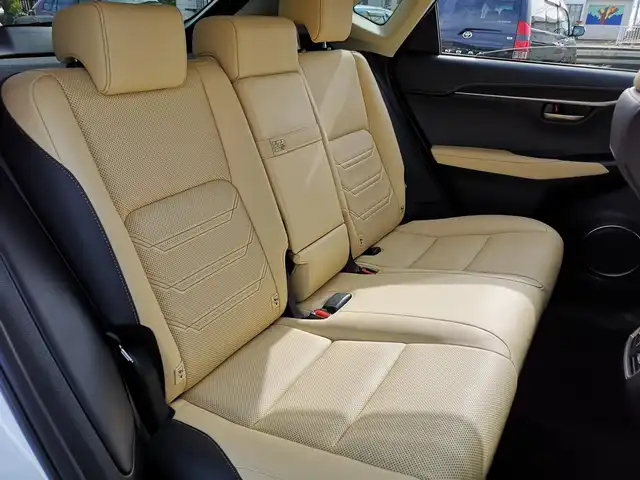 レクサス ＮＸ 200t バージョンL 茨城県 2016(平28)年 6.6万km ソニッククォーツ 純正ナビ/【AM・FM・CD・DVD・SD・USB・BT・VTR・AUX・TV】/サンルーフ/シートヒーター/エアシート/パワーシート/シートメモリ/ステアリングヒーター/100V電源/電動リアゲート/パドルシフト/レーダークルコン/ETC/Bカメラ/前後ドラレコ/ブレーキホールド/MTモード付AT/ステリモ