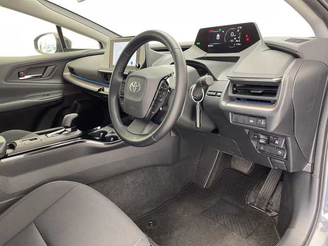 トヨタ プリウス U 愛知県 2024(令6)年 2.7万km グレー セーフティセンス　/純正８型ＤＡ　/レーダークルコン　/シートヒーター　/バックカメラ　/コーナーセンサー　/ＥＴＣ２．０　/ＬＥＤヘッド　/レーンキープ　/オートハイビーム　/前後ドラレコ　/プッシュスタート　/スマートキー