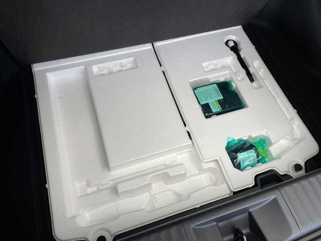 トヨタ プリウス U 愛知県 2024(令6)年 2.7万km グレー セーフティセンス　/純正８型ＤＡ　/レーダークルコン　/シートヒーター　/バックカメラ　/コーナーセンサー　/ＥＴＣ２．０　/ＬＥＤヘッド　/レーンキープ　/オートハイビーム　/前後ドラレコ　/プッシュスタート　/スマートキー