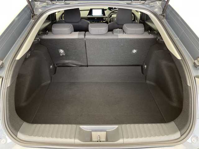 トヨタ プリウス U 愛知県 2024(令6)年 2.7万km グレー セーフティセンス　/純正８型ＤＡ　/レーダークルコン　/シートヒーター　/バックカメラ　/コーナーセンサー　/ＥＴＣ２．０　/ＬＥＤヘッド　/レーンキープ　/オートハイビーム　/前後ドラレコ　/プッシュスタート　/スマートキー