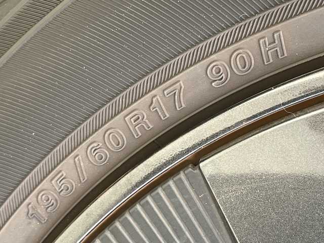 トヨタ プリウス U 愛知県 2024(令6)年 2.7万km グレー セーフティセンス　/純正８型ＤＡ　/レーダークルコン　/シートヒーター　/バックカメラ　/コーナーセンサー　/ＥＴＣ２．０　/ＬＥＤヘッド　/レーンキープ　/オートハイビーム　/前後ドラレコ　/プッシュスタート　/スマートキー