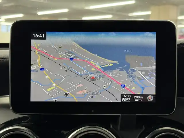 メルセデス・ベンツ ＧＬＣ２２０ d 4マチックスポーツ 三重県 2018(平30)年 10.5万km オブシディアンブラック 2.2L ディーゼルターボ/4WD/MTモード付コラム9AT/純正 8インチディスプレイ＋ナビ/（FM/AM/TV/Bluetooth/CD/DVD/SD/SDREC/USB/iPod）/360°カメラシステム/Burmester（ブルメスター）サウンドシステム/ドライブレコーダー 前方/ETC/安全/レーダーセーフティパッケージ/●アクティブブレーキアシスト/●PRE-SAFE（衝突時の乗員のダメージを最低限に抑えるセーフティ技術）/●アクティブブラインドスポットアシスト（ABSA）/●ディスタンスパイロット・ディストロニック（追従クルコン）/●ステアリングパイロット/・パークトロニック（クリアランスソナー・前後）/・LEDインテリジェントライトシステム＋アダプティブハイビームアシスト・プラス/装備/・ハーフレザーシート/・パワーシート（D・Nメモリー付10way＋4wayランバーサポート）/・シートヒーター（D/N/2nd）/・ヘッドアップディスプレイ/・左右独立オートエアコン/・ルーフレール/・パドルシフト/・自動防眩ルームミラー/・社外18inAW＋冬タイヤ（純正19inAW＋夏タイヤあり）