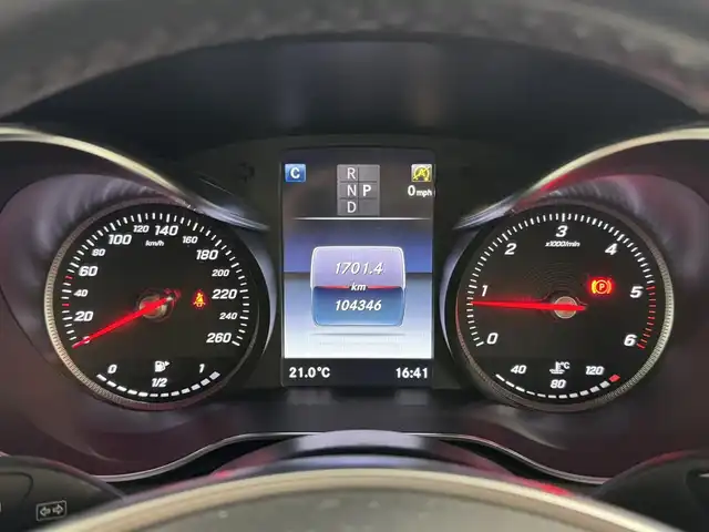 メルセデス・ベンツ ＧＬＣ２２０ d 4マチックスポーツ 三重県 2018(平30)年 10.5万km オブシディアンブラック 2.2L ディーゼルターボ/4WD/MTモード付コラム9AT/純正 8インチディスプレイ＋ナビ/（FM/AM/TV/Bluetooth/CD/DVD/SD/SDREC/USB/iPod）/360°カメラシステム/Burmester（ブルメスター）サウンドシステム/ドライブレコーダー 前方/ETC/安全/レーダーセーフティパッケージ/●アクティブブレーキアシスト/●PRE-SAFE（衝突時の乗員のダメージを最低限に抑えるセーフティ技術）/●アクティブブラインドスポットアシスト（ABSA）/●ディスタンスパイロット・ディストロニック（追従クルコン）/●ステアリングパイロット/・パークトロニック（クリアランスソナー・前後）/・LEDインテリジェントライトシステム＋アダプティブハイビームアシスト・プラス/装備/・ハーフレザーシート/・パワーシート（D・Nメモリー付10way＋4wayランバーサポート）/・シートヒーター（D/N/2nd）/・ヘッドアップディスプレイ/・左右独立オートエアコン/・ルーフレール/・パドルシフト/・自動防眩ルームミラー/・社外18inAW＋冬タイヤ（純正19inAW＋夏タイヤあり）