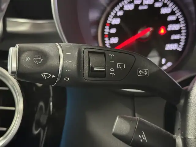メルセデス・ベンツ ＧＬＣ２２０ d 4マチックスポーツ 三重県 2018(平30)年 10.5万km オブシディアンブラック 2.2L ディーゼルターボ/4WD/MTモード付コラム9AT/純正 8インチディスプレイ＋ナビ/（FM/AM/TV/Bluetooth/CD/DVD/SD/SDREC/USB/iPod）/360°カメラシステム/Burmester（ブルメスター）サウンドシステム/ドライブレコーダー 前方/ETC/安全/レーダーセーフティパッケージ/●アクティブブレーキアシスト/●PRE-SAFE（衝突時の乗員のダメージを最低限に抑えるセーフティ技術）/●アクティブブラインドスポットアシスト（ABSA）/●ディスタンスパイロット・ディストロニック（追従クルコン）/●ステアリングパイロット/・パークトロニック（クリアランスソナー・前後）/・LEDインテリジェントライトシステム＋アダプティブハイビームアシスト・プラス/装備/・ハーフレザーシート/・パワーシート（D・Nメモリー付10way＋4wayランバーサポート）/・シートヒーター（D/N/2nd）/・ヘッドアップディスプレイ/・左右独立オートエアコン/・ルーフレール/・パドルシフト/・自動防眩ルームミラー/・社外18inAW＋冬タイヤ（純正19inAW＋夏タイヤあり）