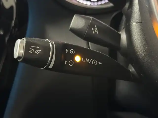 メルセデス・ベンツ ＧＬＣ２２０ d 4マチックスポーツ 三重県 2018(平30)年 10.5万km オブシディアンブラック 2.2L ディーゼルターボ/4WD/MTモード付コラム9AT/純正 8インチディスプレイ＋ナビ/（FM/AM/TV/Bluetooth/CD/DVD/SD/SDREC/USB/iPod）/360°カメラシステム/Burmester（ブルメスター）サウンドシステム/ドライブレコーダー 前方/ETC/安全/レーダーセーフティパッケージ/●アクティブブレーキアシスト/●PRE-SAFE（衝突時の乗員のダメージを最低限に抑えるセーフティ技術）/●アクティブブラインドスポットアシスト（ABSA）/●ディスタンスパイロット・ディストロニック（追従クルコン）/●ステアリングパイロット/・パークトロニック（クリアランスソナー・前後）/・LEDインテリジェントライトシステム＋アダプティブハイビームアシスト・プラス/装備/・ハーフレザーシート/・パワーシート（D・Nメモリー付10way＋4wayランバーサポート）/・シートヒーター（D/N/2nd）/・ヘッドアップディスプレイ/・左右独立オートエアコン/・ルーフレール/・パドルシフト/・自動防眩ルームミラー/・社外18inAW＋冬タイヤ（純正19inAW＋夏タイヤあり）