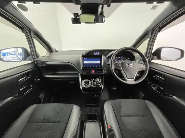 トヨタ ヴォクシー ハイブリッド ZS 煌Ⅲ 群馬県 2021(令3)年 4.2万km ブラック 純正ナビ　純正１２．１インチフリップダウンモニター　両側パワースライドドア　クルーズコントロール　シートヒーター　衝突軽減システム　横滑り防止　障害物センサー　スマートキー　プッシュスタート　禁煙車