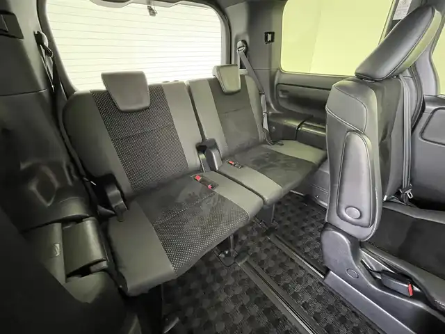 トヨタ ヴォクシー ハイブリッド ZS 煌Ⅲ 群馬県 2021(令3)年 4.2万km ブラック 純正ナビ　純正１２．１インチフリップダウンモニター　両側パワースライドドア　クルーズコントロール　シートヒーター　衝突軽減システム　横滑り防止　障害物センサー　スマートキー　プッシュスタート　禁煙車