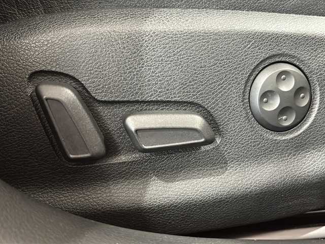アウディ Ａ３ スポーツバック 1．4 TFSI 新潟県 2014(平26)年 3.9万km ブリリアントレッド MMIナビゲーションシステム/・ステアリングマルチファンクション/・パドルシフト/フルセグTV/Bluetooth/USB/CD/DVD/アクティブクルーズコントロール/ドライブレコーダー/ビルトインETC/レザーパッケージ/・ミラノレザー/・パワーシート/・ランバーサポート４ウェイ/・シートヒーター/コンビニエンスパッケージ/・アドバンストキー/・リヤビューカメラ/・アウディパーキングシステム