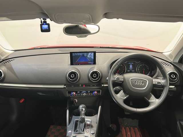 アウディ Ａ３ スポーツバック 1．4 TFSI 新潟県 2014(平26)年 3.9万km ブリリアントレッド MMIナビゲーションシステム/・ステアリングマルチファンクション/・パドルシフト/フルセグTV/Bluetooth/USB/CD/DVD/アクティブクルーズコントロール/ドライブレコーダー/ビルトインETC/レザーパッケージ/・ミラノレザー/・パワーシート/・ランバーサポート４ウェイ/・シートヒーター/コンビニエンスパッケージ/・アドバンストキー/・リヤビューカメラ/・アウディパーキングシステム