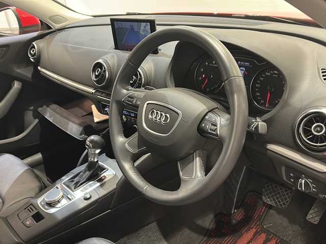 アウディ Ａ３ スポーツバック 1．4 TFSI 新潟県 2014(平26)年 3.9万km ブリリアントレッド MMIナビゲーションシステム/・ステアリングマルチファンクション/・パドルシフト/フルセグTV/Bluetooth/USB/CD/DVD/アクティブクルーズコントロール/ドライブレコーダー/ビルトインETC/レザーパッケージ/・ミラノレザー/・パワーシート/・ランバーサポート４ウェイ/・シートヒーター/コンビニエンスパッケージ/・アドバンストキー/・リヤビューカメラ/・アウディパーキングシステム