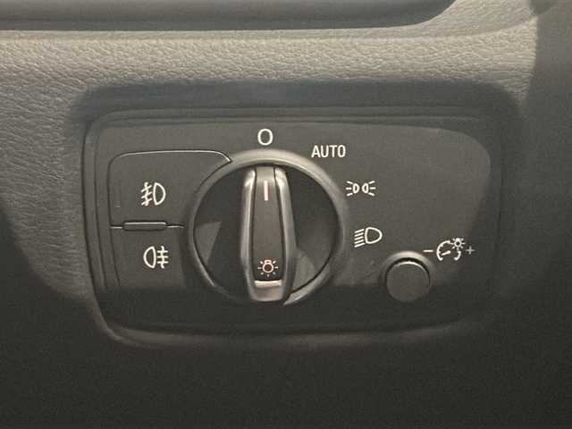 アウディ Ａ３ スポーツバック 1．4 TFSI 新潟県 2014(平26)年 3.9万km ブリリアントレッド MMIナビゲーションシステム/・ステアリングマルチファンクション/・パドルシフト/フルセグTV/Bluetooth/USB/CD/DVD/アクティブクルーズコントロール/ドライブレコーダー/ビルトインETC/レザーパッケージ/・ミラノレザー/・パワーシート/・ランバーサポート４ウェイ/・シートヒーター/コンビニエンスパッケージ/・アドバンストキー/・リヤビューカメラ/・アウディパーキングシステム
