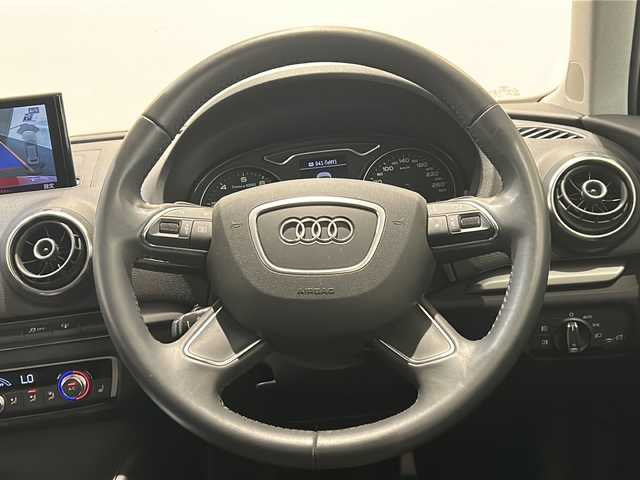 アウディ Ａ３ スポーツバック 1．4 TFSI 新潟県 2014(平26)年 3.9万km ブリリアントレッド MMIナビゲーションシステム/・ステアリングマルチファンクション/・パドルシフト/フルセグTV/Bluetooth/USB/CD/DVD/アクティブクルーズコントロール/ドライブレコーダー/ビルトインETC/レザーパッケージ/・ミラノレザー/・パワーシート/・ランバーサポート４ウェイ/・シートヒーター/コンビニエンスパッケージ/・アドバンストキー/・リヤビューカメラ/・アウディパーキングシステム