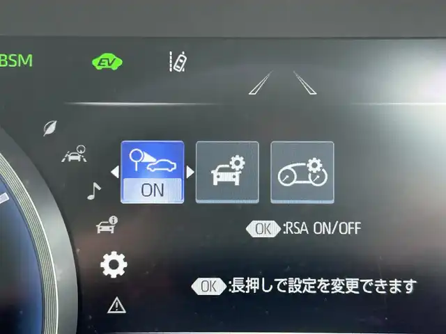 トヨタ クラウン ハイブリッド RS アドバンス 和歌山県 2022(令4)年 3.1万km プレシャスホワイトパール 純正メーカーナビ/フルセグTV/（BT/CD/DVD/AM/FM）/全方位カメラ/横滑り防止/レーンディパーチャーアラート/衝突軽減ブレーキ/ブラインドスポットモニター/レーダークルーズコントロール/アイドリングストップ/シートヒーター/シートクーラー/パドルシフト/ドラレコ/ETC/LEDライト/フォグランプ/プッシュスタート/ハンドルスイッチ/スマートキー/純正フロアマット/純正アルミホイール/ウインカー付ドアミラー/革巻ハンドル