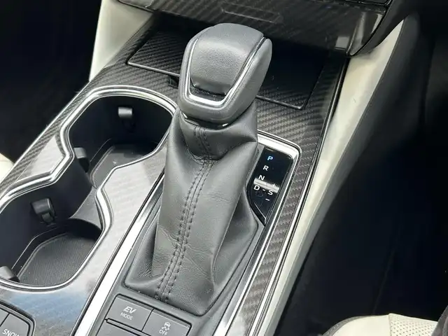 トヨタ クラウン ハイブリッド RS アドバンス 和歌山県 2022(令4)年 3.1万km プレシャスホワイトパール 純正メーカーナビ/フルセグTV/（BT/CD/DVD/AM/FM）/全方位カメラ/横滑り防止/レーンディパーチャーアラート/衝突軽減ブレーキ/ブラインドスポットモニター/レーダークルーズコントロール/アイドリングストップ/シートヒーター/シートクーラー/パドルシフト/ドラレコ/ETC/LEDライト/フォグランプ/プッシュスタート/ハンドルスイッチ/スマートキー/純正フロアマット/純正アルミホイール/ウインカー付ドアミラー/革巻ハンドル