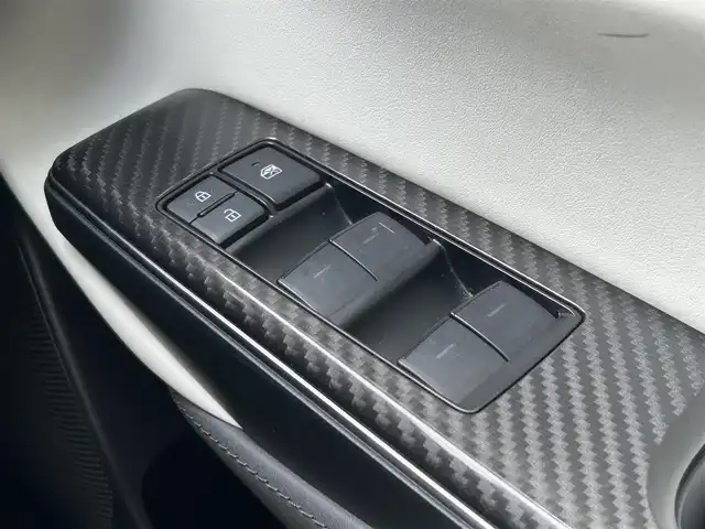 トヨタ クラウン ハイブリッド RS アドバンス 和歌山県 2022(令4)年 3.1万km プレシャスホワイトパール 純正メーカーナビ/フルセグTV/（BT/CD/DVD/AM/FM）/全方位カメラ/横滑り防止/レーンディパーチャーアラート/衝突軽減ブレーキ/ブラインドスポットモニター/レーダークルーズコントロール/アイドリングストップ/シートヒーター/シートクーラー/パドルシフト/ドラレコ/ETC/LEDライト/フォグランプ/プッシュスタート/ハンドルスイッチ/スマートキー/純正フロアマット/純正アルミホイール/ウインカー付ドアミラー/革巻ハンドル