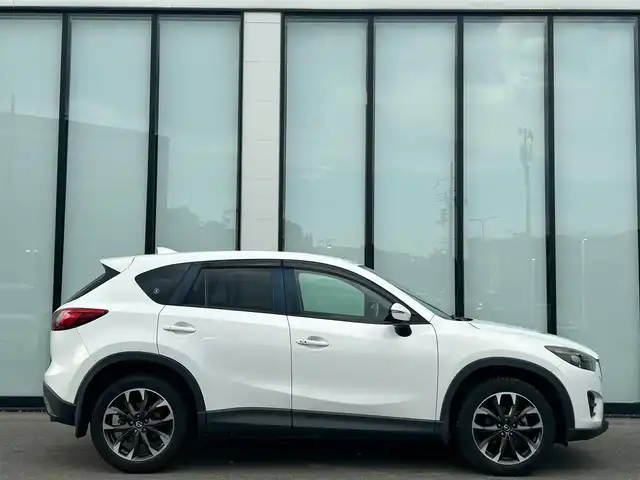 マツダ ＣＸ－５ XD Lパッケージ 大阪府 2016(平28)年 19万km クリスタルホワイトパールマイカ 純正ナビ/   CD/DVD/Bluetooth/USB/バックサイドモニター（左サイド）/衝突軽減ブレーキ/横滑り防止装置/コーナーセンサー　/ＢＳＭ/前席シートヒーター/前席パワーシート（運転席のみメモリー付き）/レーダークルーズコントロール/レーンキープアシスト/パドルシフト/アイドリングストップ/前後ドライブレコーダー/オートマチックハイビーム/純正19インチアルミホイール/プッシュスタート/スマートキー/ＥＴＣ/ＬＥＤ/禁煙車