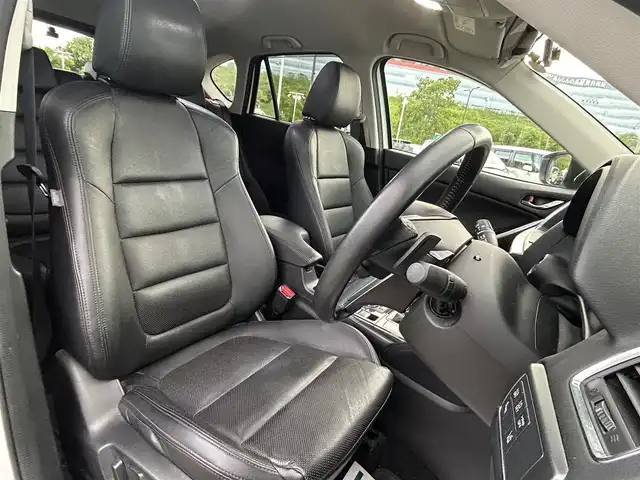 マツダ ＣＸ－５ XD Lパッケージ 大阪府 2016(平28)年 19万km クリスタルホワイトパールマイカ 純正ナビ/   CD/DVD/Bluetooth/USB/バックサイドモニター（左サイド）/衝突軽減ブレーキ/横滑り防止装置/コーナーセンサー　/ＢＳＭ/前席シートヒーター/前席パワーシート（運転席のみメモリー付き）/レーダークルーズコントロール/レーンキープアシスト/パドルシフト/アイドリングストップ/前後ドライブレコーダー/オートマチックハイビーム/純正19インチアルミホイール/プッシュスタート/スマートキー/ＥＴＣ/ＬＥＤ/禁煙車