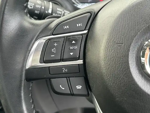 マツダ ＣＸ－５ XD Lパッケージ 大阪府 2016(平28)年 19万km クリスタルホワイトパールマイカ 純正ナビ/   CD/DVD/Bluetooth/USB/バックサイドモニター（左サイド）/衝突軽減ブレーキ/横滑り防止装置/コーナーセンサー　/ＢＳＭ/前席シートヒーター/前席パワーシート（運転席のみメモリー付き）/レーダークルーズコントロール/レーンキープアシスト/パドルシフト/アイドリングストップ/前後ドライブレコーダー/オートマチックハイビーム/純正19インチアルミホイール/プッシュスタート/スマートキー/ＥＴＣ/ＬＥＤ/禁煙車