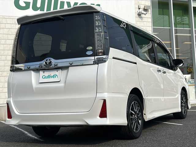 トヨタ ヴォクシー ZS 煌Ⅱ 千葉県 2016(平28)年 9万km ホワイトパールクリスタルシャイン ワンオーナー/純正9型SDナビ【NSZT-Y66T】/フルセグTV/DVD/CD/Bluetooth/12型フリップダウンモニター/バックカメラ/ETC/衝突軽減ブレーキ/レーンキープアシスト/LEDヘッドライト/純正16インチアルミホイール/スマートキー/LEDヘッドライト/オートライト/ステアリングスイッチ/ドアバイザー/社外フロアマット/スペアキー/保証書/取扱説明書
