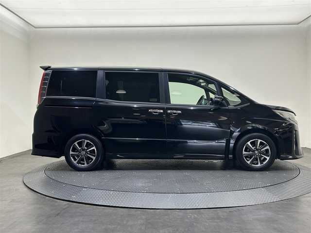 トヨタ ノア Si ダブルバイビーⅡ 愛媛県 2020(令2)年 3.8万km ブラック 純正10インチナビ/(Bluetooth/フルセグ)/フロント/バックカメラ/純正12インチフリップダウンモニター/前後ドライブレコーダー(CL-03AP)/衝突被害軽減ブレーキ/レーンキープアシスト/コーナーセンサー/USB/ETC2.0/オートマチックハイビーム/オートライト/フォグランプ/アイドリングストップ/サイドサンシェード/ステアリングスイッチ/スペアキー/取扱説明書/保証書