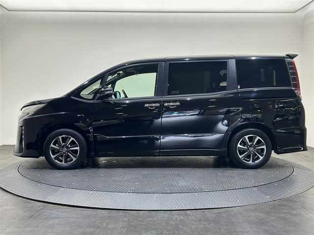 トヨタ ノア Si ダブルバイビーⅡ 愛媛県 2020(令2)年 3.8万km ブラック 純正10インチナビ/(Bluetooth/フルセグ)/フロント/バックカメラ/純正12インチフリップダウンモニター/前後ドライブレコーダー(CL-03AP)/衝突被害軽減ブレーキ/レーンキープアシスト/コーナーセンサー/USB/ETC2.0/オートマチックハイビーム/オートライト/フォグランプ/アイドリングストップ/サイドサンシェード/ステアリングスイッチ/スペアキー/取扱説明書/保証書