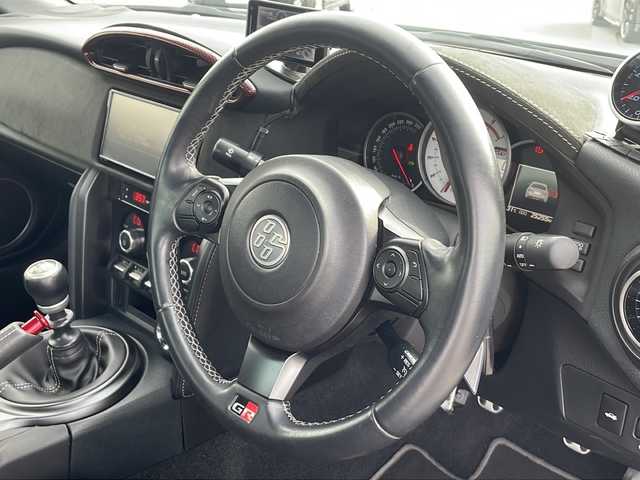 トヨタ ８６ GR 富山県 2018(平30)年 2.6万km クリスタルホワイトパール 6速MT/純正SDナビ（NSZT-W66T）/フルセグ/Bluetooth/バックカメラ/ETC/ドライブレコーダー/GR専用キャリパー/GR専用レカロシート/社外水温メーター/社外油圧メーター/社外油温メーター/クルーズコントロール/レーダー探知機