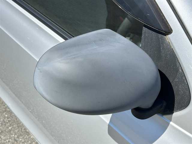 スズキ アルト F 山口県 2015(平27)年 1.9万km シルキーシルバーメタリック ５速マニュアル/ワンオーナー/禁煙車/Ｗエアバック/キーレスエントリー/純正ＣＤ/横滑り防止装置/走行１８４６２Ｋｍ/取扱説明書/保証書/フロアマット/スペアキー/夏冬タイヤ有り