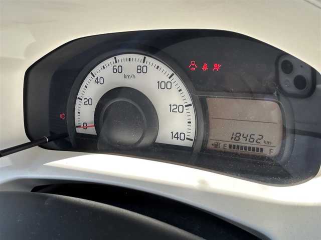 スズキ アルト F 山口県 2015(平27)年 1.9万km シルキーシルバーメタリック ５速マニュアル/ワンオーナー/禁煙車/Ｗエアバック/キーレスエントリー/純正ＣＤ/横滑り防止装置/走行１８４６２Ｋｍ/取扱説明書/保証書/フロアマット/スペアキー/夏冬タイヤ有り