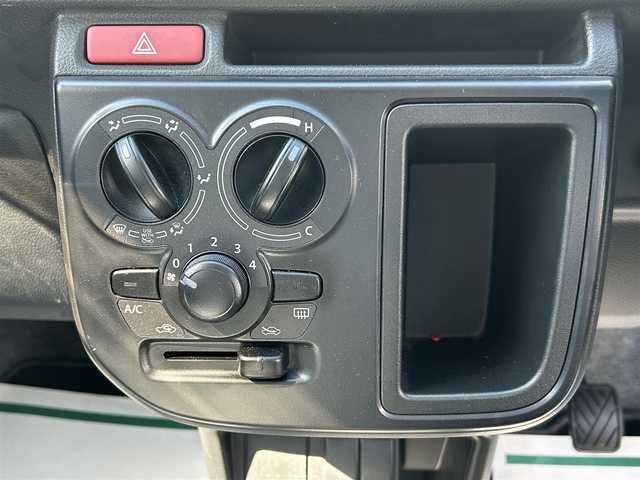 スズキ アルト F 山口県 2015(平27)年 1.9万km シルキーシルバーメタリック ５速マニュアル/ワンオーナー/禁煙車/Ｗエアバック/キーレスエントリー/純正ＣＤ/横滑り防止装置/走行１８４６２Ｋｍ/取扱説明書/保証書/フロアマット/スペアキー/夏冬タイヤ有り