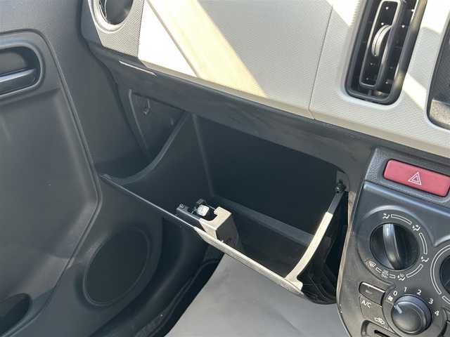 スズキ アルト F 山口県 2015(平27)年 1.9万km シルキーシルバーメタリック ５速マニュアル/ワンオーナー/禁煙車/Ｗエアバック/キーレスエントリー/純正ＣＤ/横滑り防止装置/走行１８４６２Ｋｍ/取扱説明書/保証書/フロアマット/スペアキー/夏冬タイヤ有り