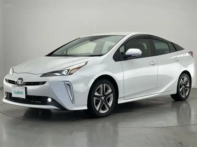 トヨタ プリウス Sツーリングセレクション 愛知県 2020(令2)年 3.3万km プラチナホワイトパールマイカ 純正９型ナビ　禁煙車　全方位カメラ　ＤＶＤ　ＥＴＣ　フルセグＴＶ　シートヒーター　純正１７インチアルミホイール　ＬＥＤライト　フォグランプ　ＡＣ１００Ｗ　スペアタイヤ 前後ドラレコ 追従クルコン 衝突軽減  コーナーセンサー オートハイビーム 純正フロアマット カーテンエアバッグ アイドリングストップ　ブラックソフトレザーシート