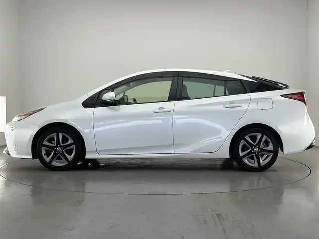 トヨタ プリウス Sツーリングセレクション 愛知県 2020(令2)年 3.3万km プラチナホワイトパールマイカ 純正９型ナビ　禁煙車　全方位カメラ　ＤＶＤ　ＥＴＣ　フルセグＴＶ　シートヒーター　純正１７インチアルミホイール　ＬＥＤライト　フォグランプ　ＡＣ１００Ｗ　スペアタイヤ 前後ドラレコ 追従クルコン 衝突軽減  コーナーセンサー オートハイビーム 純正フロアマット カーテンエアバッグ アイドリングストップ　ブラックソフトレザーシート