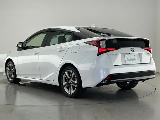 トヨタ プリウス Sツーリングセレクション 愛知県 2020(令2)年 3.3万km プラチナホワイトパールマイカ 純正９型ナビ　禁煙車　全方位カメラ　ＤＶＤ　ＥＴＣ　フルセグＴＶ　シートヒーター　純正１７インチアルミホイール　ＬＥＤライト　フォグランプ　ＡＣ１００Ｗ　スペアタイヤ 前後ドラレコ 追従クルコン 衝突軽減  コーナーセンサー オートハイビーム 純正フロアマット カーテンエアバッグ アイドリングストップ　ブラックソフトレザーシート