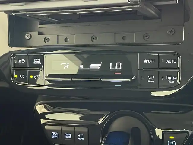 トヨタ プリウス Sツーリングセレクション 愛知県 2020(令2)年 3.3万km プラチナホワイトパールマイカ 純正９型ナビ　禁煙車　全方位カメラ　ＤＶＤ　ＥＴＣ　フルセグＴＶ　シートヒーター　純正１７インチアルミホイール　ＬＥＤライト　フォグランプ　ＡＣ１００Ｗ　スペアタイヤ 前後ドラレコ 追従クルコン 衝突軽減  コーナーセンサー オートハイビーム 純正フロアマット カーテンエアバッグ アイドリングストップ　ブラックソフトレザーシート