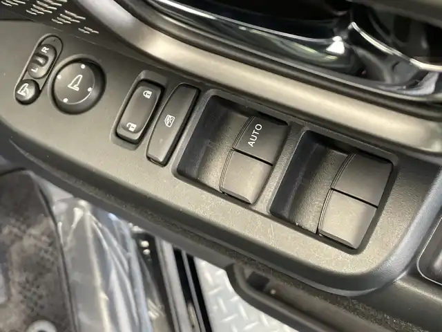 ホンダ Ｎ ＢＯＸ カスタム ターボ 栃木県 2023(令5)年 0.5万km クリスタルブラックパール 純正ナビ/（Bluetooth/CD/フルセグTV）/バックカメラ/ホンダセンシング/・衝突軽減ブレーキ/・誤発進抑制機能/・アダプティブクルーズコントロール/・車線維持支援システム/・路外逸脱抑制機能/・先行車発進お知らせ機能/・標識認識機能/・オートハイビーム/両側パワースライドドア/ハーフレザーシート/シートヒーター/LEDヘッドライト/パドルシフト/スマートキー/アイドリングストップ/ステアリングスイッチ/電動格納ミラー/純正フロアマット/純正アルミホイール