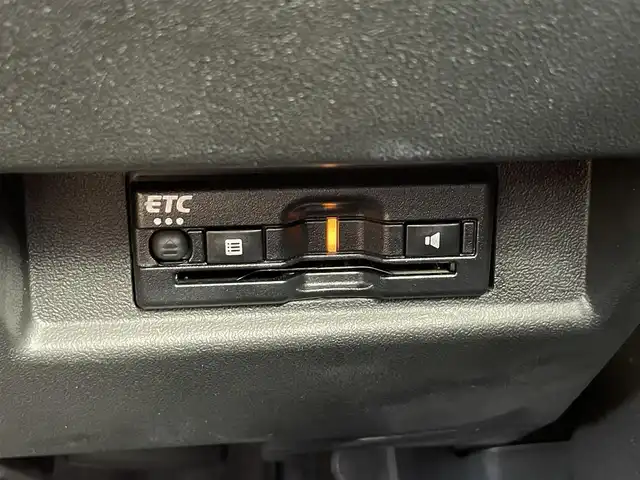 スズキ ジムニー シエラ JC 滋賀県 2024(令6)年 0.6万km ミディアムグレー クルーズコントロール/ETC/ステアリングスイッチ/シートヒーター/LEDヘッドライト/オートライト/オートハイビーム/純正フロアマット/純正15インチアルミホイール/プッシュスタート/スマートキー/スペアキー