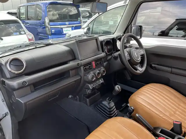 スズキ ジムニー シエラ JC 滋賀県 2024(令6)年 0.6万km ミディアムグレー クルーズコントロール/ETC/ステアリングスイッチ/シートヒーター/LEDヘッドライト/オートライト/オートハイビーム/純正フロアマット/純正15インチアルミホイール/プッシュスタート/スマートキー/スペアキー