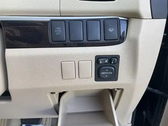 トヨタ エスティマ アエラス 岩手県 2012(平24)年 10.2万km ブラック (株)IDOMが運営する【じしゃロン盛岡店】の自社ローン専用車両になりますこちらは現金またはオートローンご利用時の価格です。自社ローンご希望の方は別途その旨お申付け下さい/社外メモリナビ/AM/FM/CD/DVD/SD/BT/フルセグTV/バックカメラ/両側PWスライドドア/クルーズコントロール/2列目オットマン/プッシュスタート/スマートキー/ドアバイザー/フロアマット/社外AW+スタッドレスT4本積込