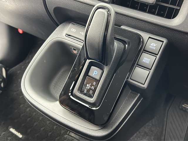 トヨタ シエンタ ハイブリッド Z 福島県 2023(令5)年 3.5万km アーバンカーキ ／禁煙車/／純正ナビ機能付きＤＡ/／ＥＴＣ/／１００電源/／バックカメラ/／両側電動スライドドア/／衝突軽減装置/／純正１５インチアルミホイール/／Ｂｌｕｅｔｏｏｔｈ/／オートライト１/／オートエアコン/／ＬＥＤヘッドライト