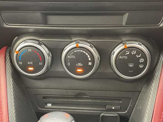 マツダ ＣＸ－３ XD ツーリング 愛知県 2015(平27)年 3万km ソウルレッドプレミアムメタリック 純正ナビ/クルーズコントロール/バックカメラ/ヘッドアップディスプレイ/純正アルミホイール/ブラインドスポットモニター/LEDヘッドライト/パドルシフト/ドライブレコーダー/ETC/衝突軽減システム/フルセグ/CD DVD/Bluetooth/ステアリングスイッチ/スマートキー/プッシュスタート