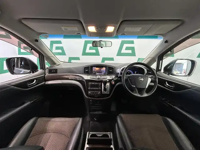 日産 エルグランド 250ハイウェイスター 鹿児島県 2010(平22)年 8.1万km ファントムブラック 禁煙車　/純正ナビ/・ワンセグTV/・Bluetooth/全方位カメラ　/フリップダウンモニター　/オットマン　/ロール式サンシェード　/カーテンエアバッグ　/ビルトインＥＴＣ　/純正アルミホイール　/純正ドアバイザー　/社外フロアマット　/スマートキー/プッシュスタート